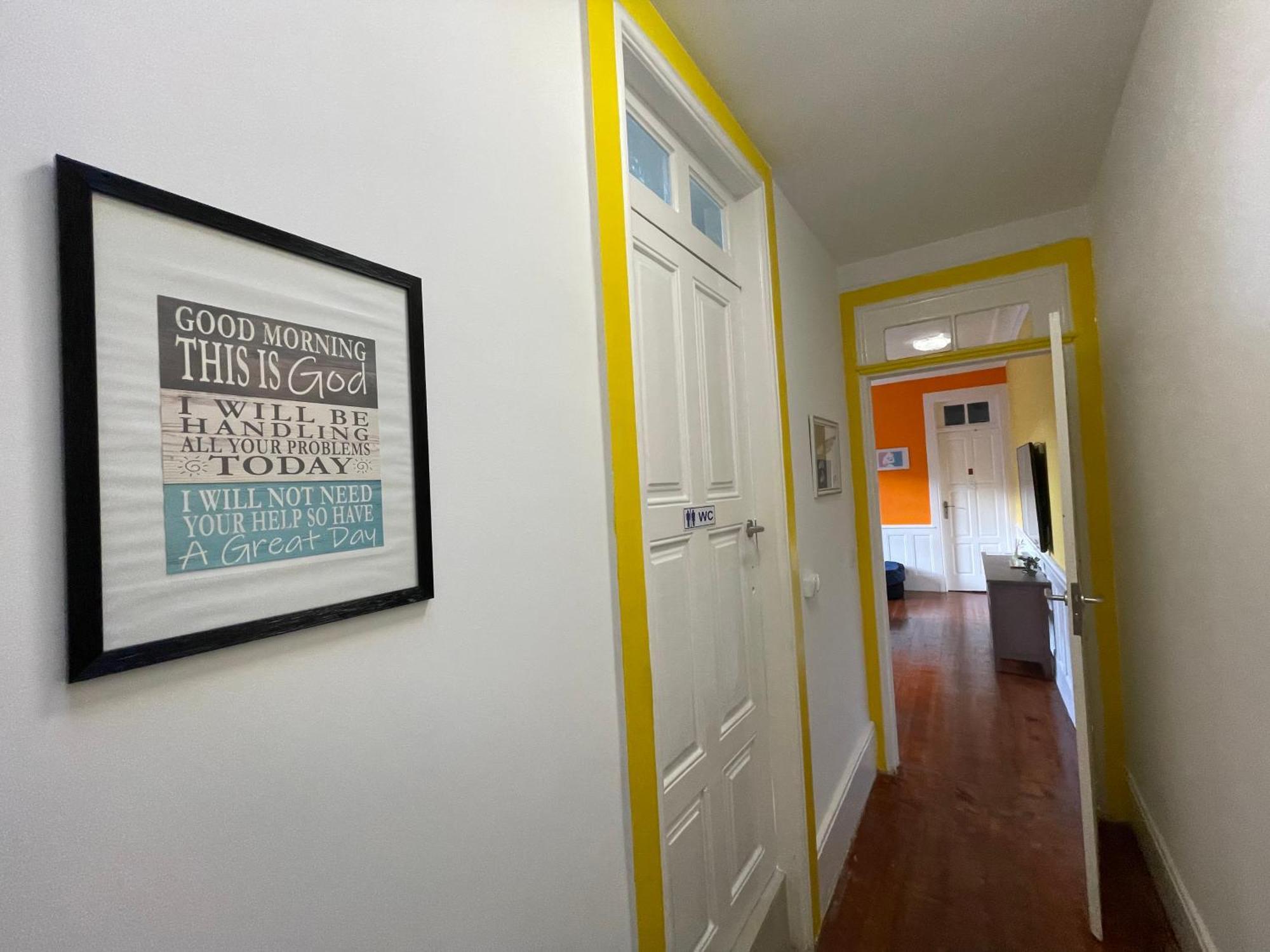 Owls Hostel Ildefonso Porto Bagian luar foto
