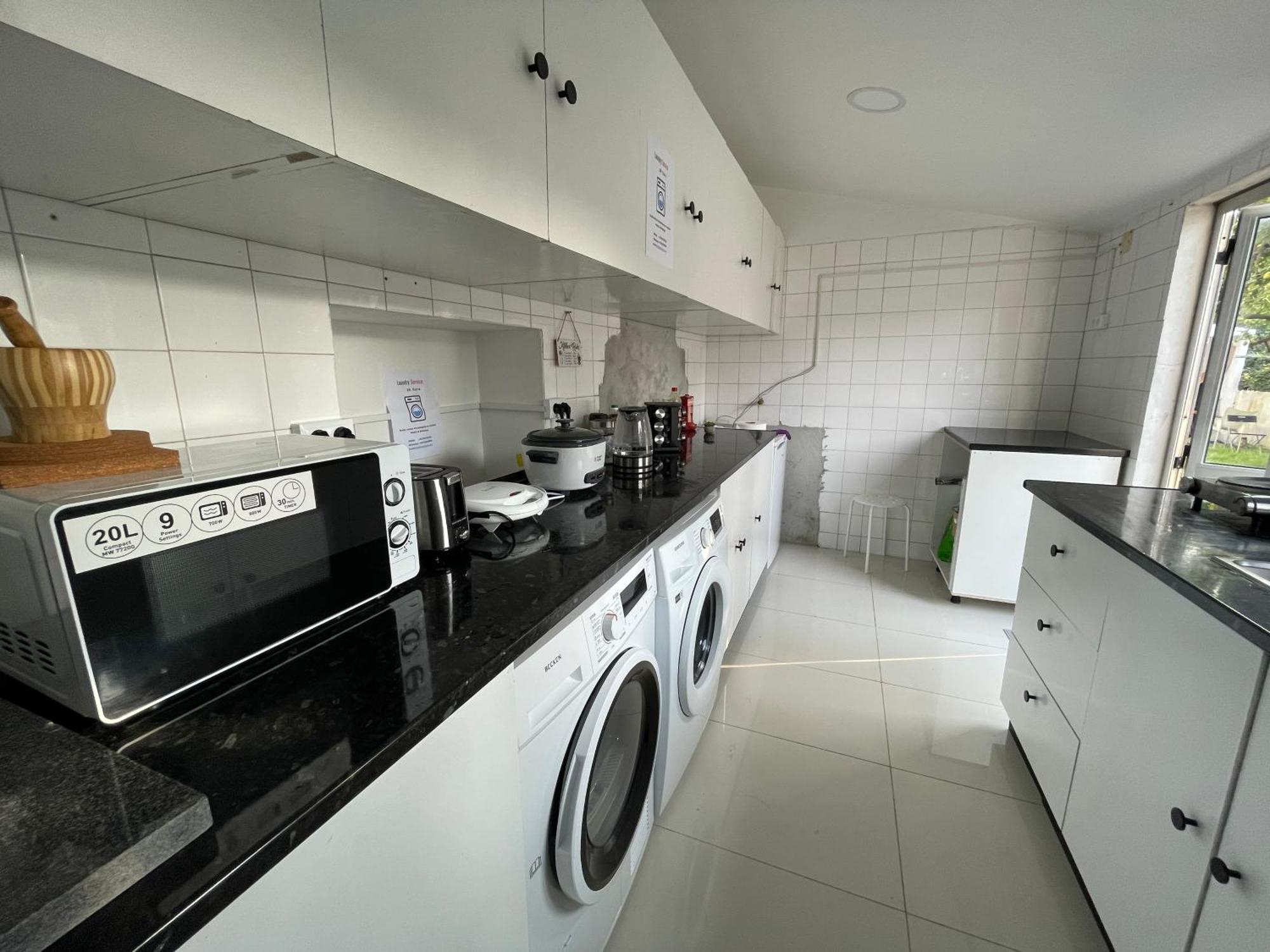 Owls Hostel Ildefonso Porto Bagian luar foto